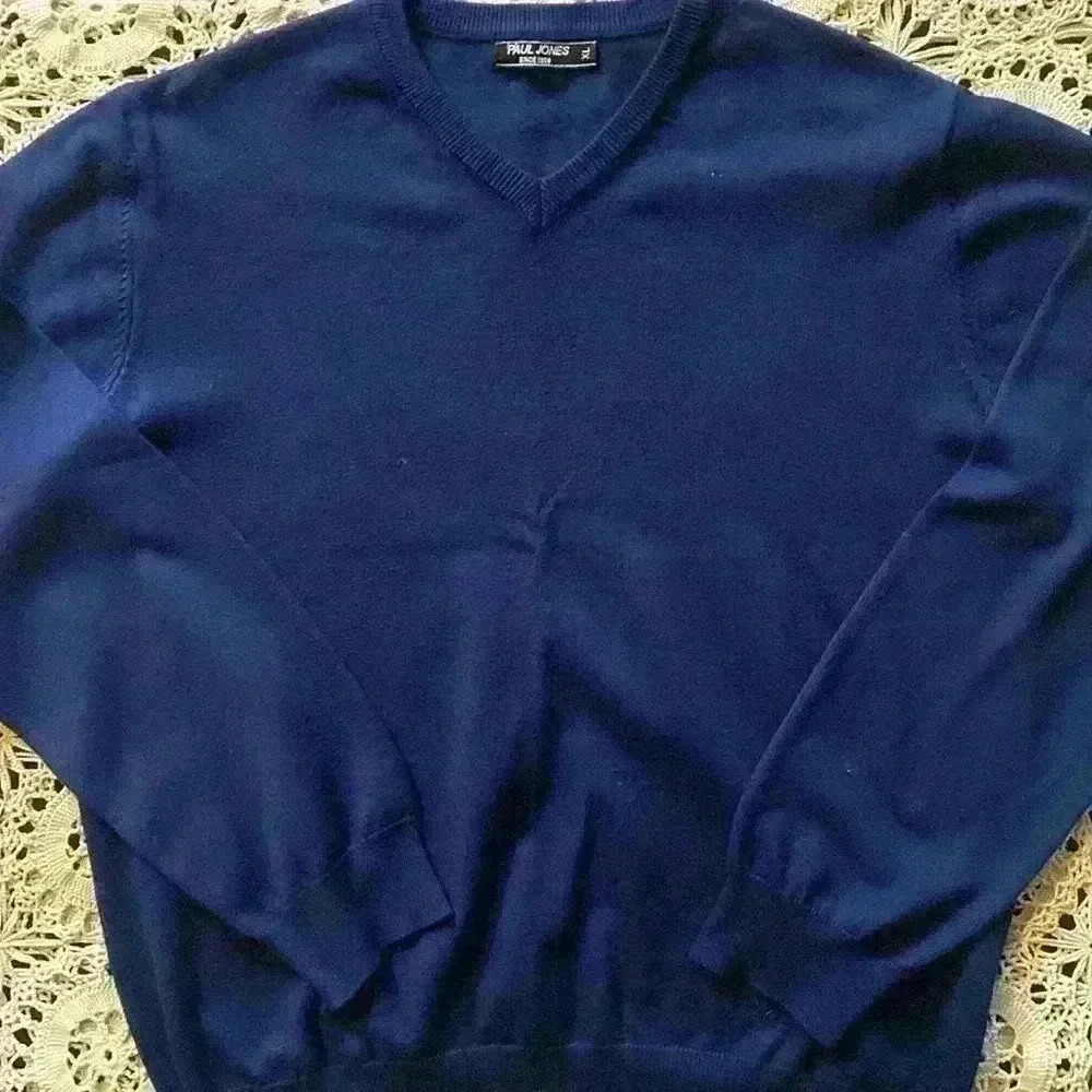 Paul Jones classic v neck sweater